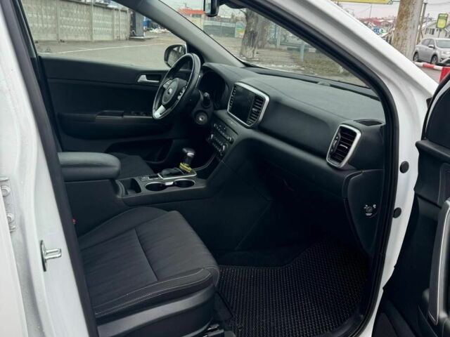 Белый Киа Sportage, объемом двигателя 0 л и пробегом 55 тыс. км за 20300 $, фото 5 на Automoto.ua