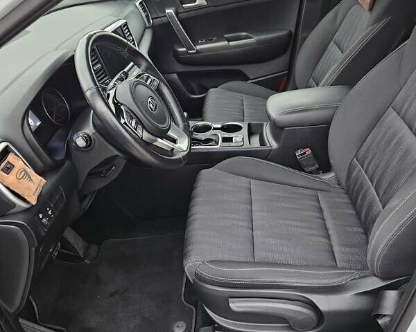 Киа Sportage 2021 в Киеве на Automoto.ua Белый Киа Sportage, объемом двигателя 1.59 л и пробегом 71 тыс. км за 19400 $, фото 7 на Automoto.ua
