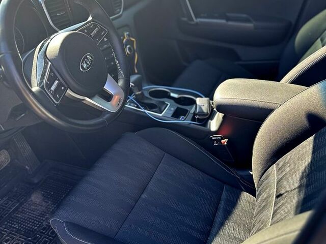 Белый Киа Sportage, объемом двигателя 1.6 л и пробегом 56 тыс. км за 20100 $, фото 6 на Automoto.ua