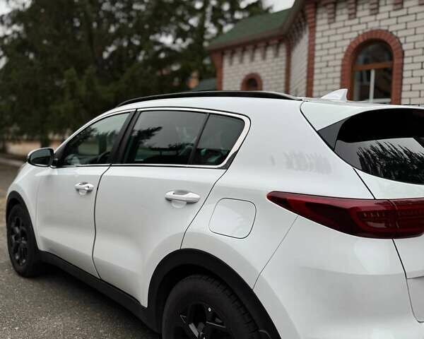 Білий Кіа Sportage, об'ємом двигуна 2 л та пробігом 103 тис. км за 23500 $, фото 5 на Automoto.ua