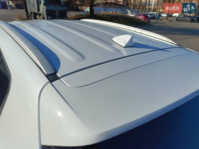 Білий Кіа Sportage, об'ємом двигуна 1.59 л та пробігом 115 тис. км за 16950 $, фото 33 на Automoto.ua