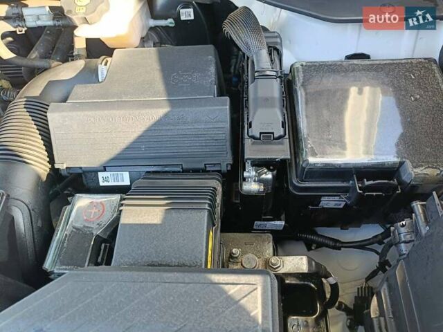 Білий Кіа Sportage, об'ємом двигуна 1.59 л та пробігом 115 тис. км за 16950 $, фото 30 на Automoto.ua