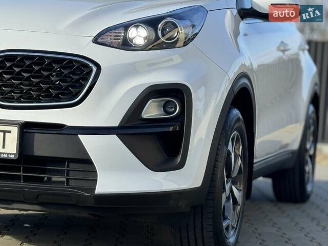 Білий Кіа Sportage, об'ємом двигуна 1.59 л та пробігом 95 тис. км за 19500 $, фото 10 на Automoto.ua