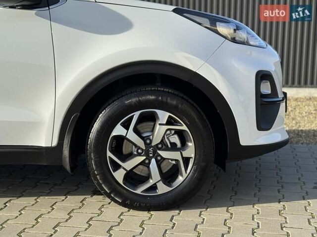 Білий Кіа Sportage, об'ємом двигуна 1.59 л та пробігом 95 тис. км за 19500 $, фото 37 на Automoto.ua