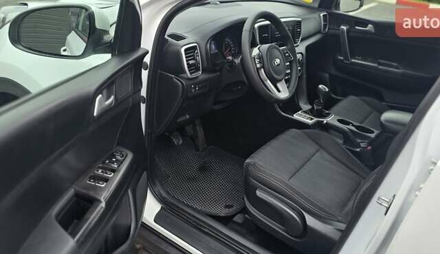 Білий Кіа Sportage, об'ємом двигуна 1.6 л та пробігом 131 тис. км за 13950 $, фото 23 на Automoto.ua