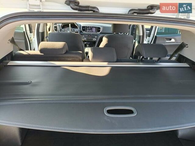 Білий Кіа Sportage, об'ємом двигуна 1.59 л та пробігом 115 тис. км за 16950 $, фото 9 на Automoto.ua