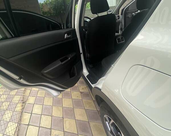 Белый Киа Sportage, объемом двигателя 1.59 л и пробегом 12 тыс. км за 22500 $, фото 35 на Automoto.ua