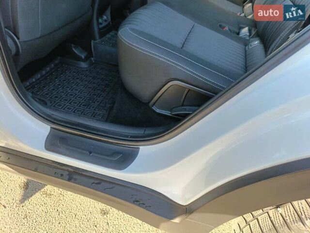 Білий Кіа Sportage, об'ємом двигуна 1.59 л та пробігом 115 тис. км за 16950 $, фото 21 на Automoto.ua