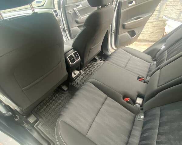 Белый Киа Sportage, объемом двигателя 1.59 л и пробегом 12 тыс. км за 22500 $, фото 34 на Automoto.ua