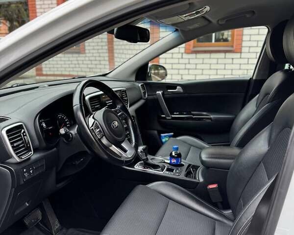 Білий Кіа Sportage, об'ємом двигуна 2 л та пробігом 103 тис. км за 23500 $, фото 12 на Automoto.ua