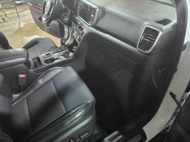 Белый Киа Sportage, объемом двигателя 2 л и пробегом 101 тыс. км за 26500 $, фото 6 на Automoto.ua