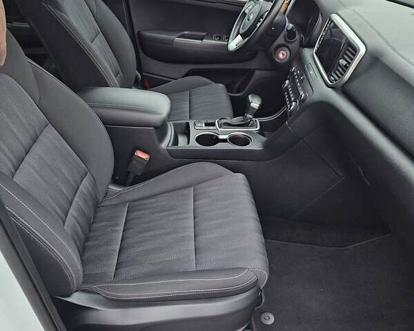 Киа Sportage 2021 в Киеве на Automoto.ua Белый Киа Sportage, объемом двигателя 1.59 л и пробегом 71 тыс. км за 19400 $, фото 14 на Automoto.ua