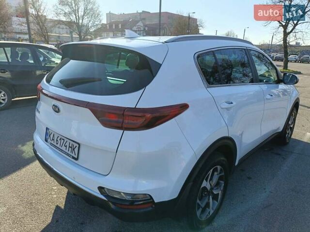 Білий Кіа Sportage, об'ємом двигуна 1.59 л та пробігом 115 тис. км за 16950 $, фото 28 на Automoto.ua