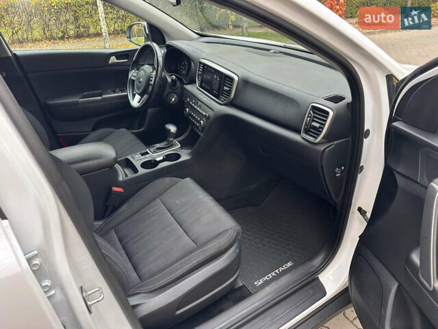 Киа Sportage 2021 в Одессе на Automoto.ua Белый Киа Sportage, объемом двигателя 1.59 л и пробегом 51 тыс. км за 19900 $, фото 16 на Automoto.ua