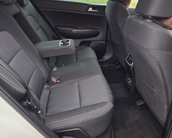 Киа Sportage 2021 в Киеве на Automoto.ua Белый Киа Sportage, объемом двигателя 1.59 л и пробегом 71 тыс. км за 19400 $, фото 17 на Automoto.ua