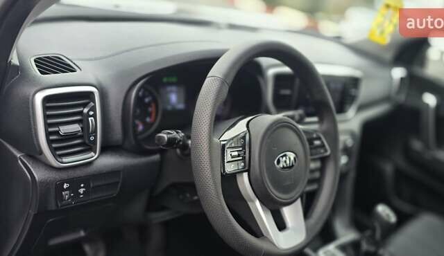 Білий Кіа Sportage, об'ємом двигуна 1.6 л та пробігом 131 тис. км за 13950 $, фото 22 на Automoto.ua