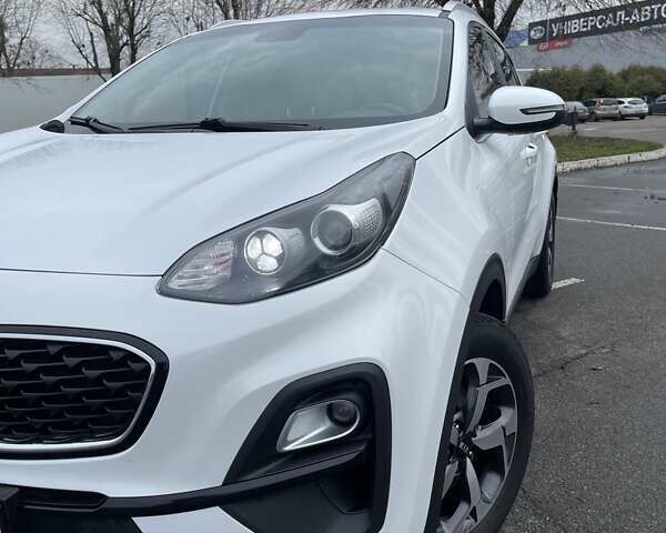 Білий Кіа Sportage, об'ємом двигуна 1.59 л та пробігом 115 тис. км за 16500 $, фото 9 на Automoto.ua