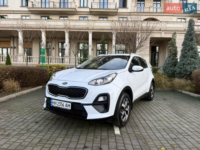 Белый Киа Sportage, объемом двигателя 1.6 л и пробегом 35 тыс. км за 20300 $, фото 2 на Automoto.ua