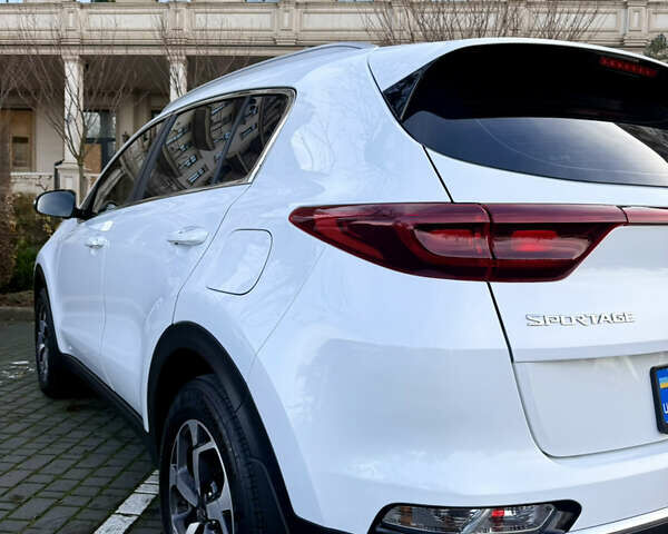 Белый Киа Sportage, объемом двигателя 1.6 л и пробегом 35 тыс. км за 20300 $, фото 15 на Automoto.ua