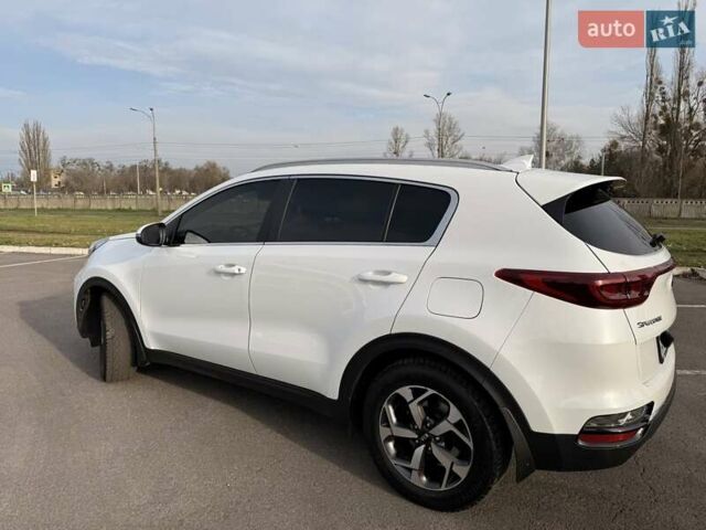 Білий Кіа Sportage, об'ємом двигуна 1.59 л та пробігом 115 тис. км за 16500 $, фото 3 на Automoto.ua