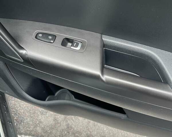 Білий Кіа Sportage, об'ємом двигуна 1.59 л та пробігом 115 тис. км за 16500 $, фото 26 на Automoto.ua