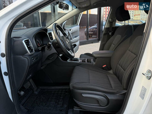 Киа Sportage 2021 в Киеве на Automoto.ua Белый Киа Sportage, объемом двигателя 1.6 л и пробегом 23 тыс. км за 19900 $, фото 19 на Automoto.ua