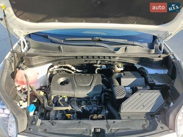 Білий Кіа Sportage, об'ємом двигуна 1.59 л та пробігом 115 тис. км за 16950 $, фото 31 на Automoto.ua