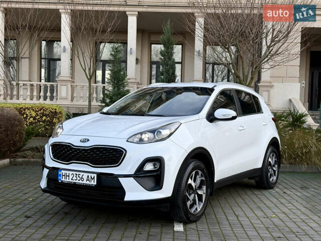 Белый Киа Sportage, объемом двигателя 1.6 л и пробегом 35 тыс. км за 20300 $, фото 3 на Automoto.ua