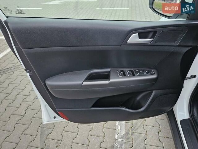 Киа Sportage 2021 в Киеве на Automoto.ua Белый Киа Sportage, объемом двигателя 1.59 л и пробегом 71 тыс. км за 19400 $, фото 9 на Automoto.ua