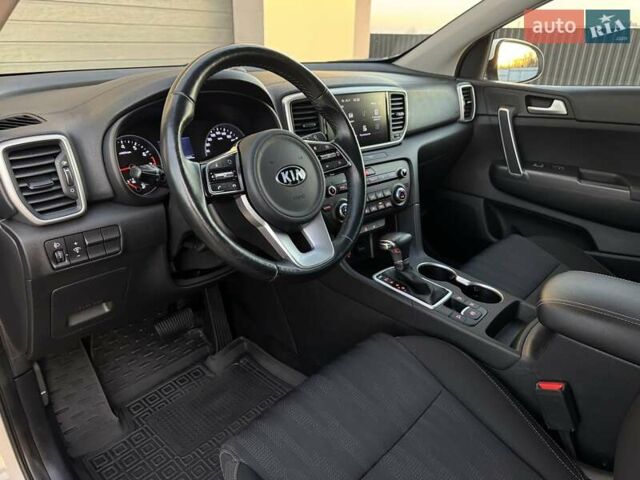 Білий Кіа Sportage, об'ємом двигуна 1.59 л та пробігом 95 тис. км за 19500 $, фото 41 на Automoto.ua