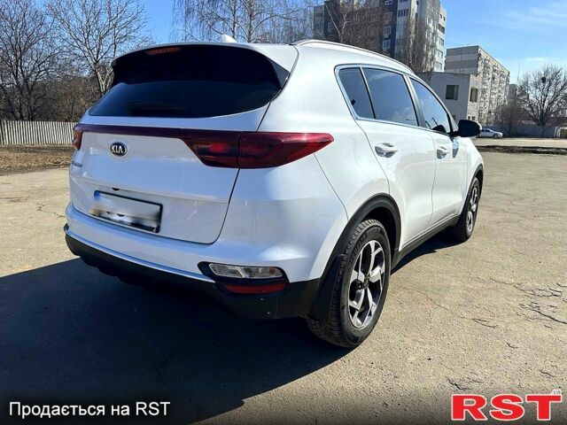 Белый Киа Sportage, объемом двигателя 1.6 л и пробегом 56 тыс. км за 20100 $, фото 5 на Automoto.ua