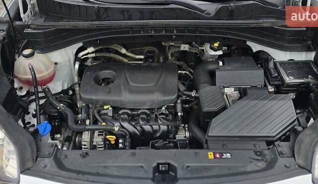 Білий Кіа Sportage, об'ємом двигуна 1.6 л та пробігом 131 тис. км за 13950 $, фото 26 на Automoto.ua