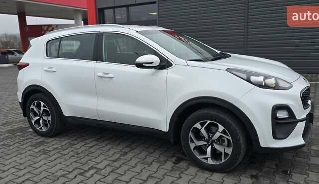 Білий Кіа Sportage, об'ємом двигуна 1.6 л та пробігом 131 тис. км за 13950 $, фото 5 на Automoto.ua