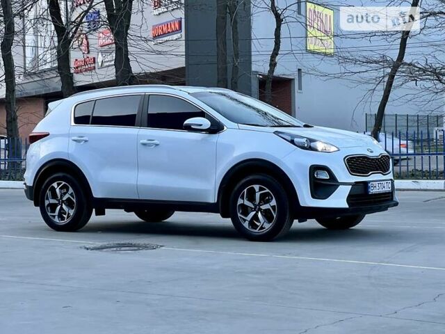 Білий Кіа Sportage, об'ємом двигуна 1.59 л та пробігом 10 тис. км за 19900 $, фото 21 на Automoto.ua