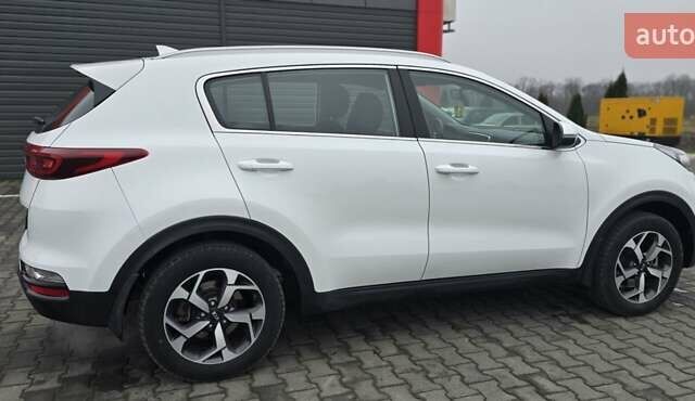 Білий Кіа Sportage, об'ємом двигуна 1.6 л та пробігом 131 тис. км за 13950 $, фото 7 на Automoto.ua