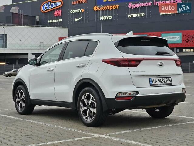 Киа Sportage 2021 в Киеве на Automoto.ua Белый Киа Sportage, объемом двигателя 1.59 л и пробегом 71 тыс. км за 19400 $, фото 4 на Automoto.ua