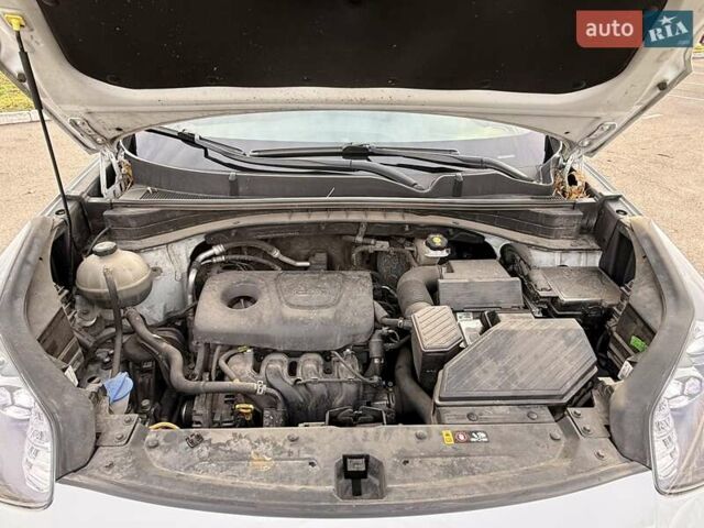 Білий Кіа Sportage, об'ємом двигуна 1.59 л та пробігом 115 тис. км за 16500 $, фото 31 на Automoto.ua