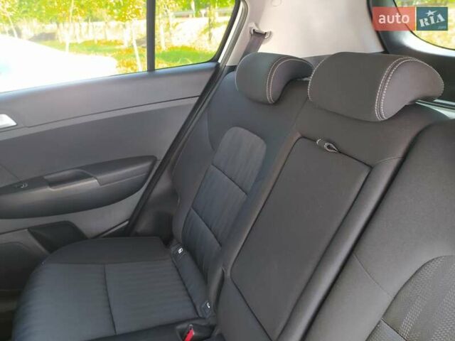 Белый Киа Sportage, объемом двигателя 1.59 л и пробегом 25 тыс. км за 21500 $, фото 25 на Automoto.ua