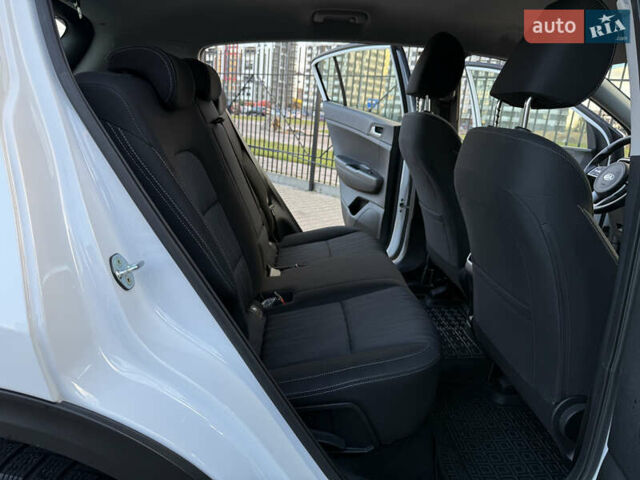 Киа Sportage 2021 в Киеве на Automoto.ua Белый Киа Sportage, объемом двигателя 1.6 л и пробегом 23 тыс. км за 19900 $, фото 24 на Automoto.ua