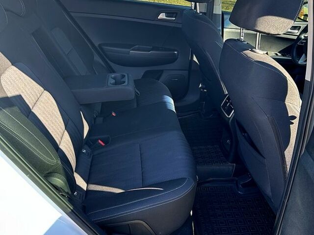 Белый Киа Sportage, объемом двигателя 1.6 л и пробегом 56 тыс. км за 20100 $, фото 7 на Automoto.ua