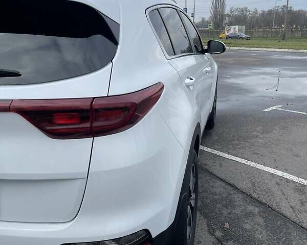 Білий Кіа Sportage, об'ємом двигуна 1.59 л та пробігом 115 тис. км за 16500 $, фото 14 на Automoto.ua