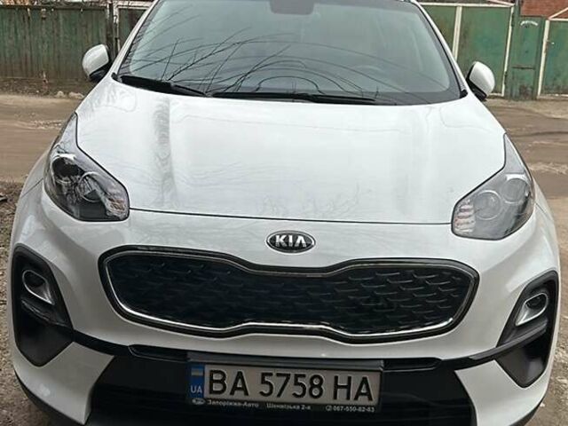 Білий Кіа Sportage, об'ємом двигуна 1.59 л та пробігом 22 тис. км за 21000 $, фото 4 на Automoto.ua