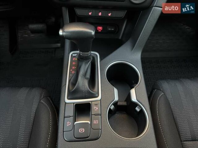 Білий Кіа Sportage, об'ємом двигуна 1.59 л та пробігом 95 тис. км за 19500 $, фото 69 на Automoto.ua
