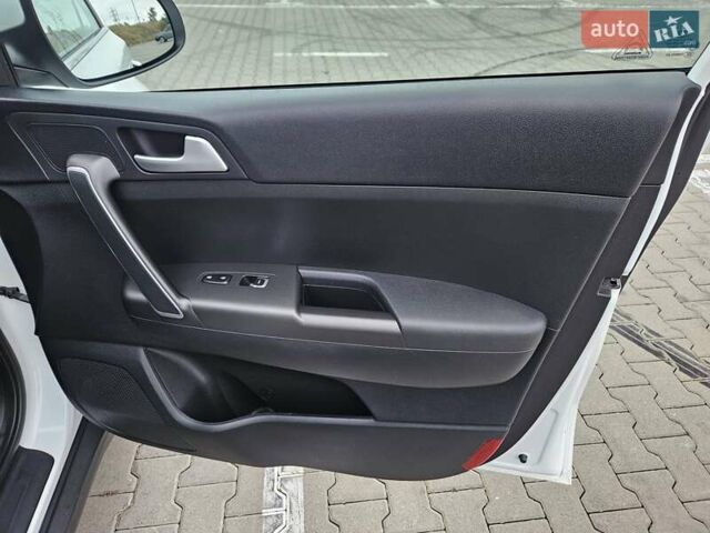 Киа Sportage 2021 в Киеве на Automoto.ua Белый Киа Sportage, объемом двигателя 1.59 л и пробегом 71 тыс. км за 19400 $, фото 16 на Automoto.ua