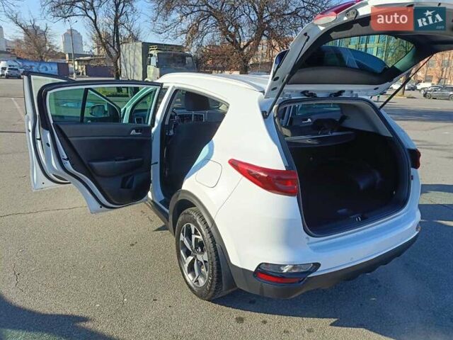 Білий Кіа Sportage, об'ємом двигуна 1.59 л та пробігом 115 тис. км за 16950 $, фото 7 на Automoto.ua