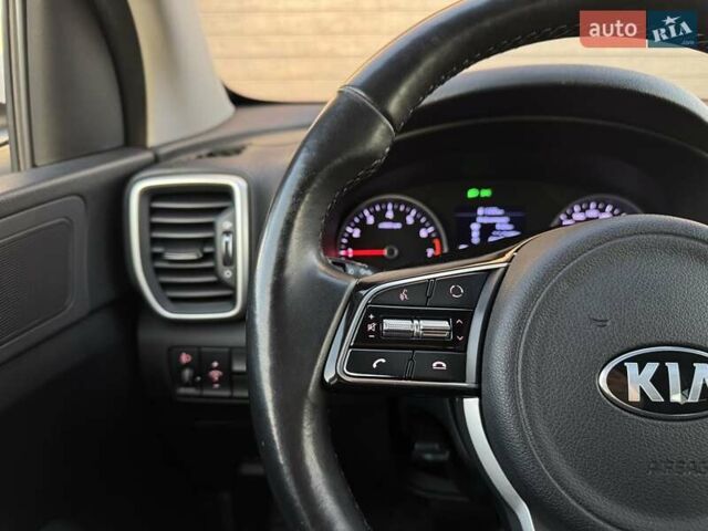 Білий Кіа Sportage, об'ємом двигуна 1.59 л та пробігом 95 тис. км за 19500 $, фото 43 на Automoto.ua