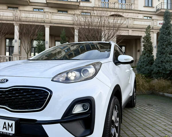 Белый Киа Sportage, объемом двигателя 1.6 л и пробегом 35 тыс. км за 20300 $, фото 4 на Automoto.ua