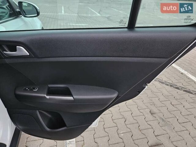 Киа Sportage 2021 в Киеве на Automoto.ua Белый Киа Sportage, объемом двигателя 1.59 л и пробегом 71 тыс. км за 19400 $, фото 18 на Automoto.ua