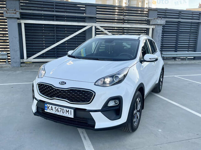 Білий Кіа Sportage, об'ємом двигуна 1.59 л та пробігом 30 тис. км за 21900 $, фото 1 на Automoto.ua