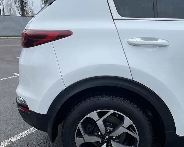 Білий Кіа Sportage, об'ємом двигуна 1.59 л та пробігом 115 тис. км за 16500 $, фото 12 на Automoto.ua